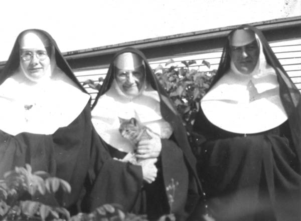 112: l-r Sr Philippa, Sr Anita, Sr Clarissa.  - l-r Win, Lena and Elizabeth, daughters of James Reddy &amp;amp; Mary Anne Murphy